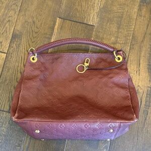 Louis Vuitton artsy bag